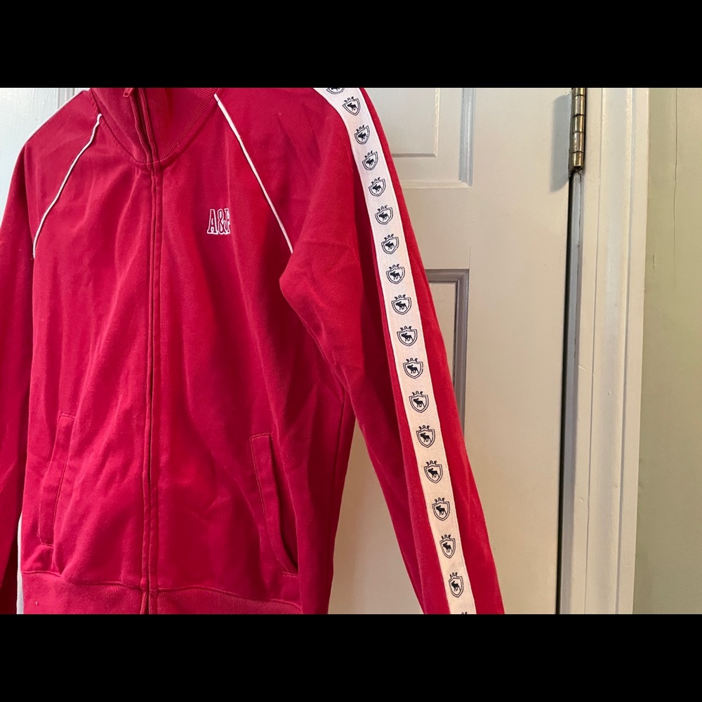 A&F sweatshirt red/white sz Large(fits like sm/med